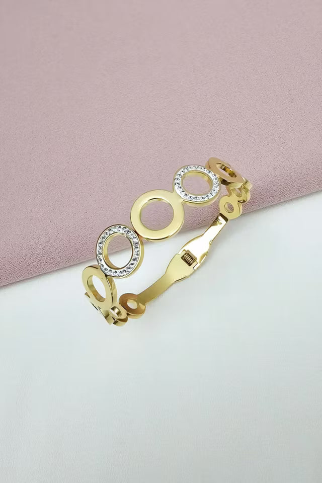 Armband av stål, sten