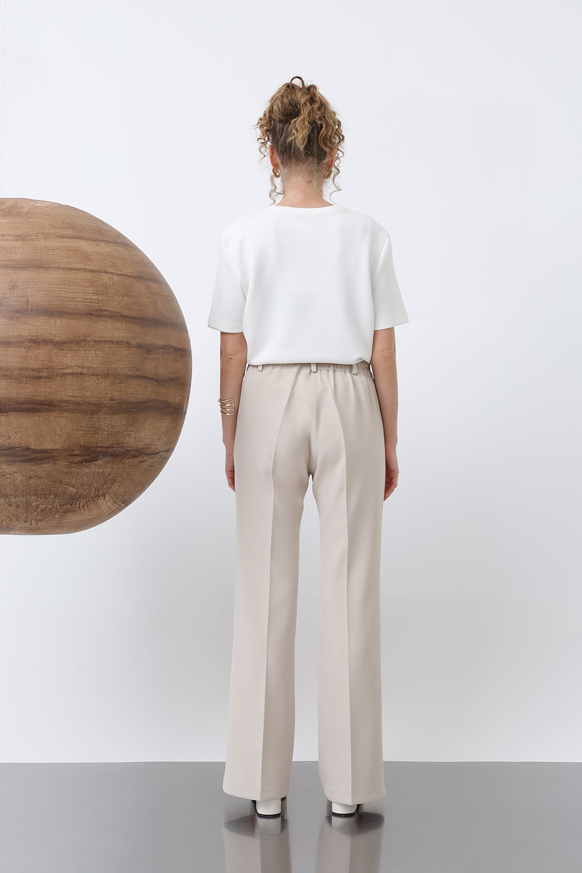 Beige ribbstickade byxor för kvinnor