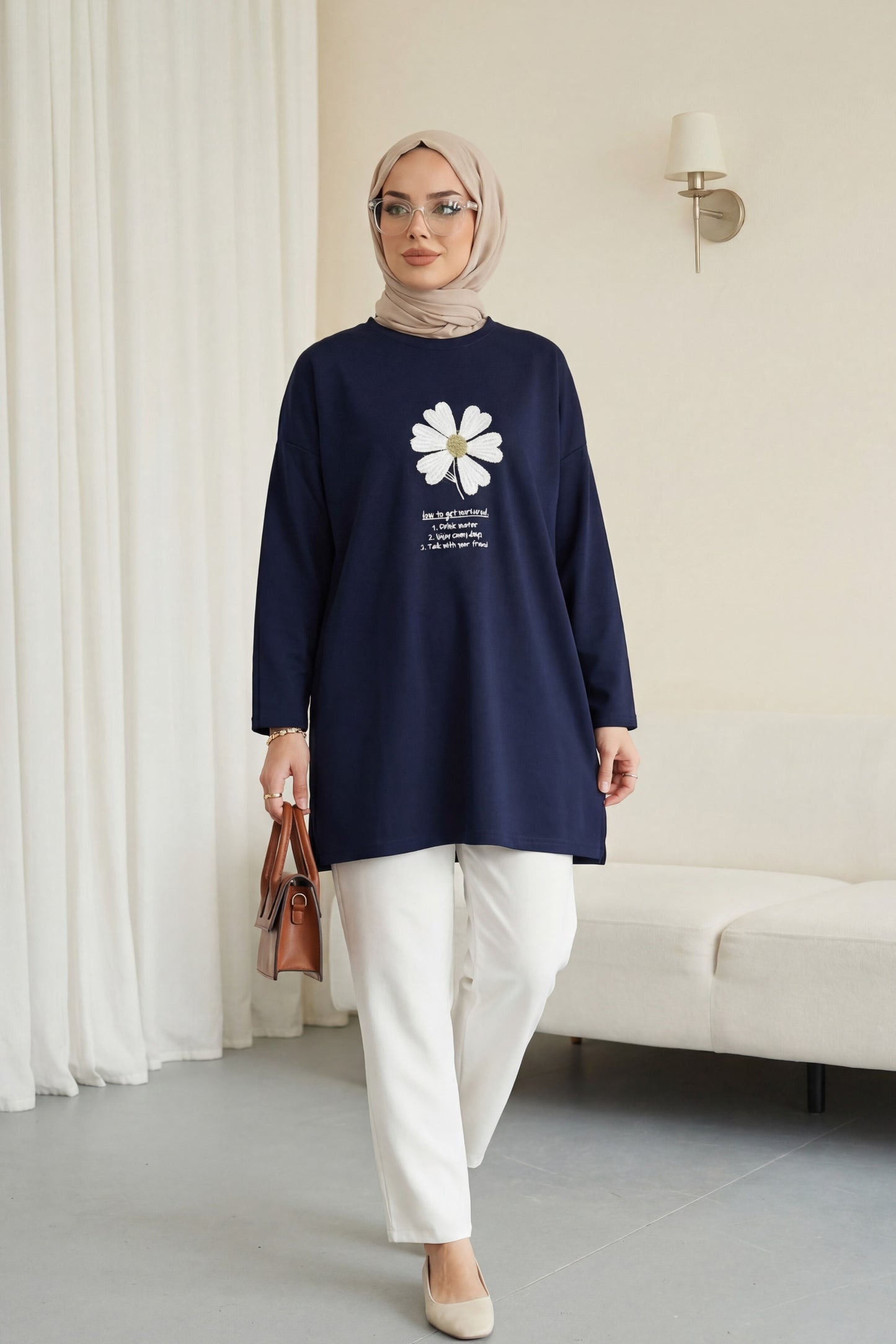 Tunika i bomull med rund hals och broderad blommig framsida - Marinblå