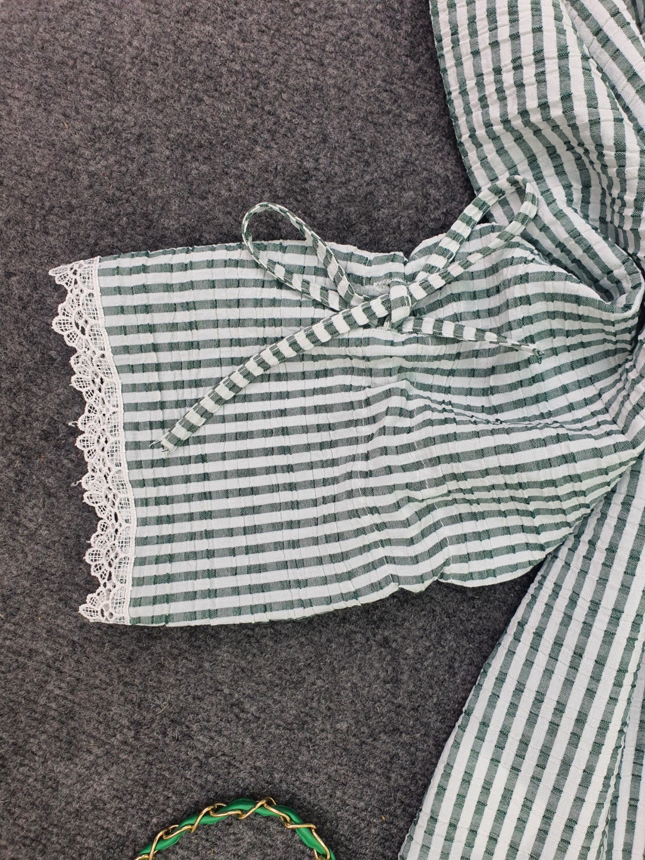 Randig skjorta med snörningsärmar - Khaki