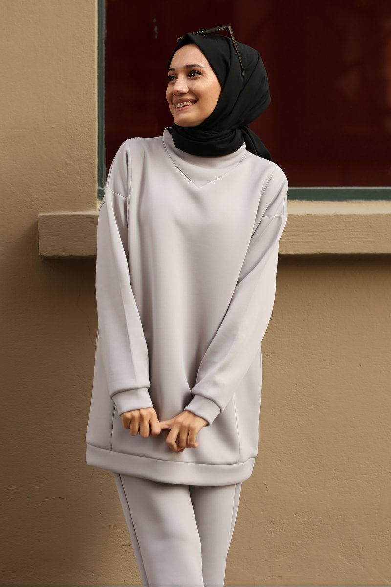 Gizce Egea Grå kostym