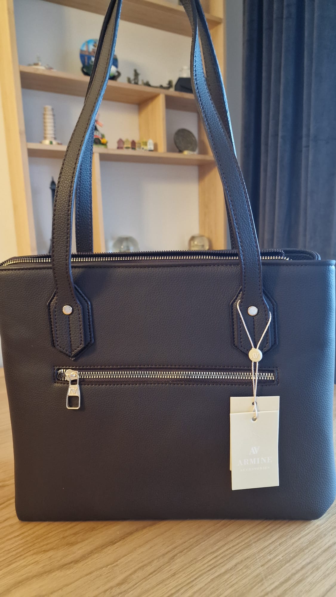 Armine Pia brun väska