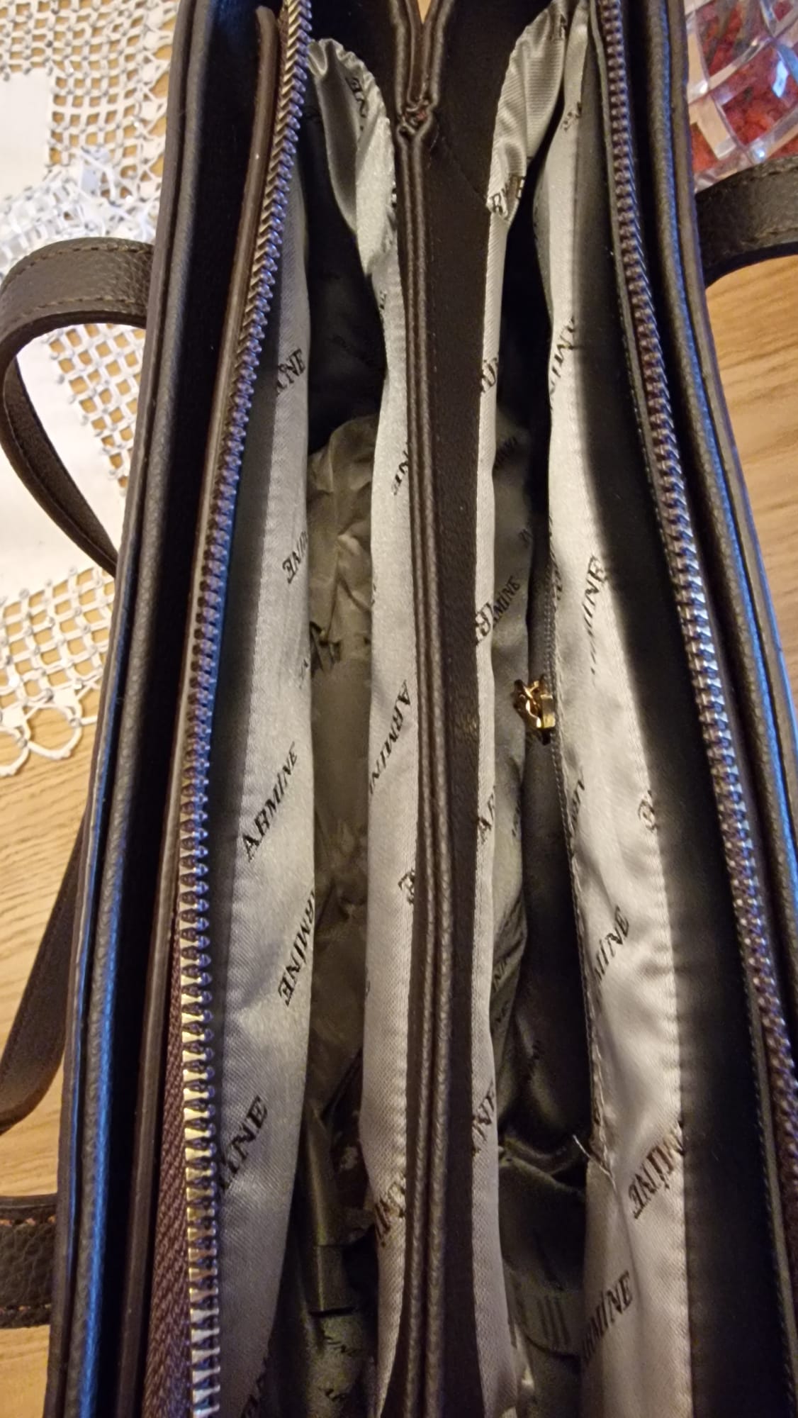 Armine Pia brun väska