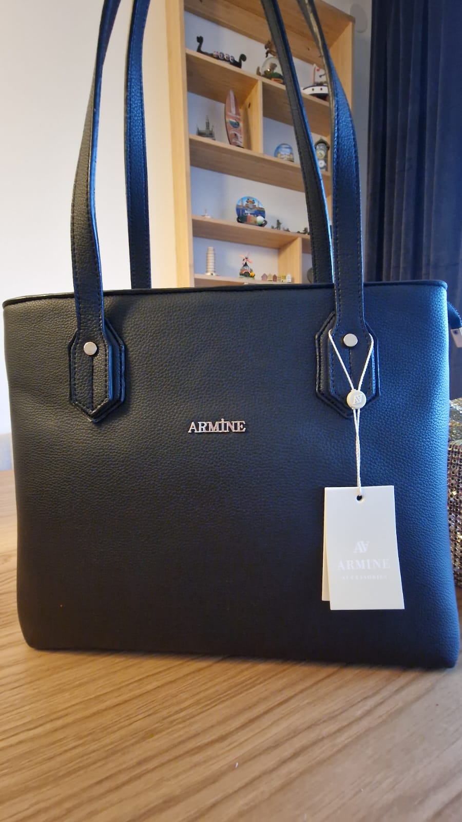 Armine Pia brun väska