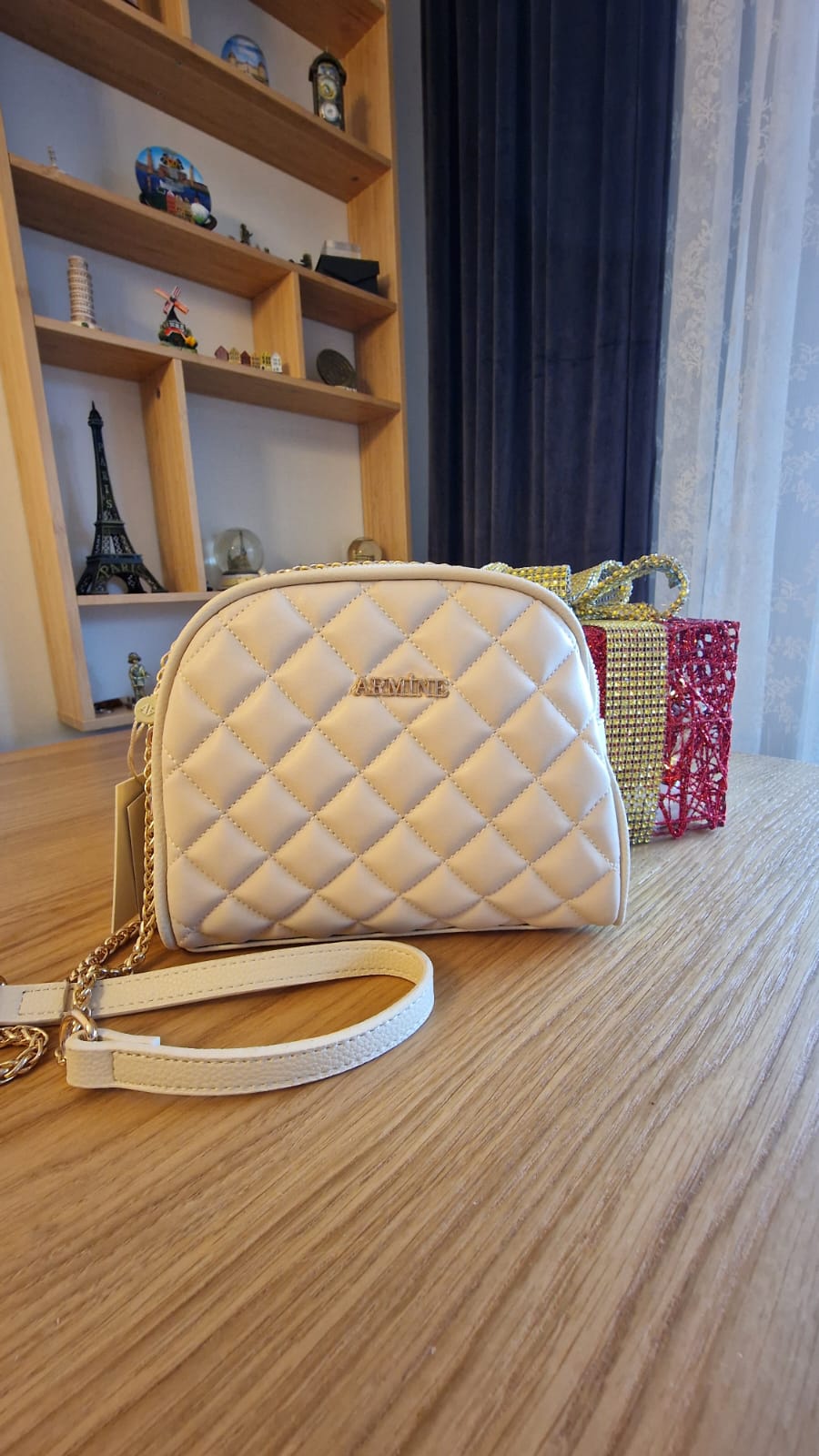 Armine quiltad väska beige