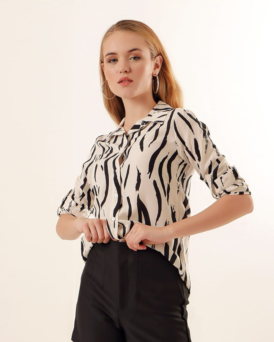 Bigdart krämskjorta