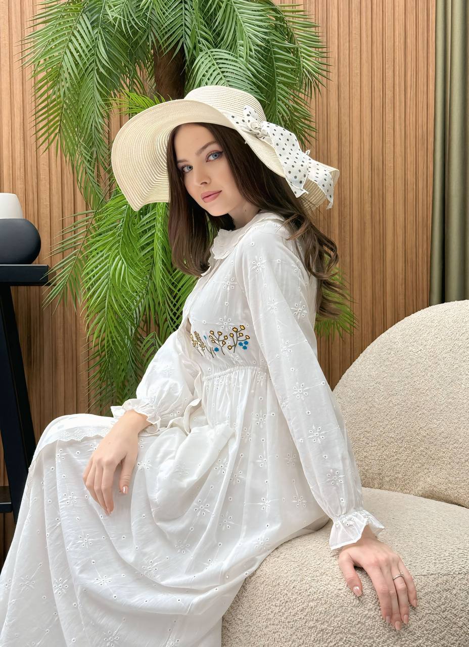 Polen vit broderad klänning