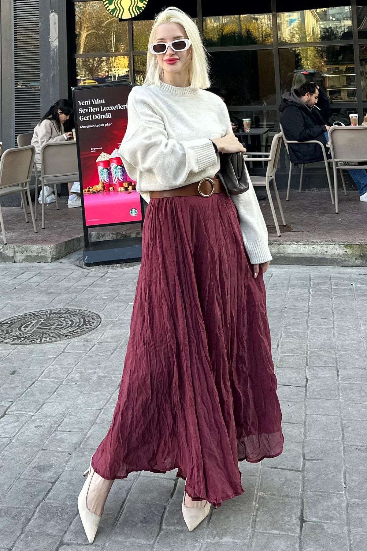 Vinröd kjol i satin