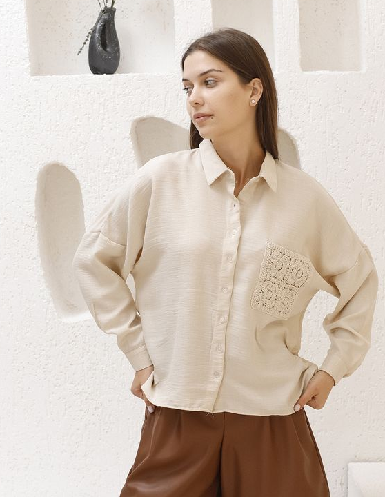 Spetsdetaljerad skjorta