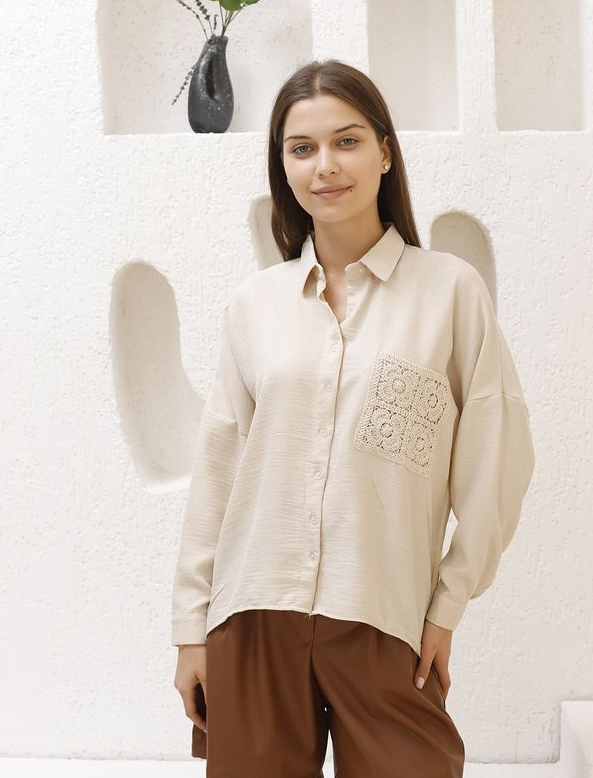 Spetsdetaljerad skjorta