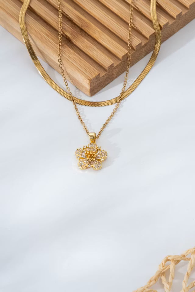 Blommahalsband med dubbelkedja i stål