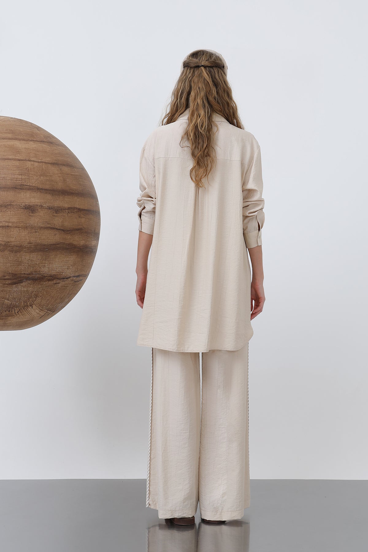 Axelbandage med detaljerad byxa - Beige