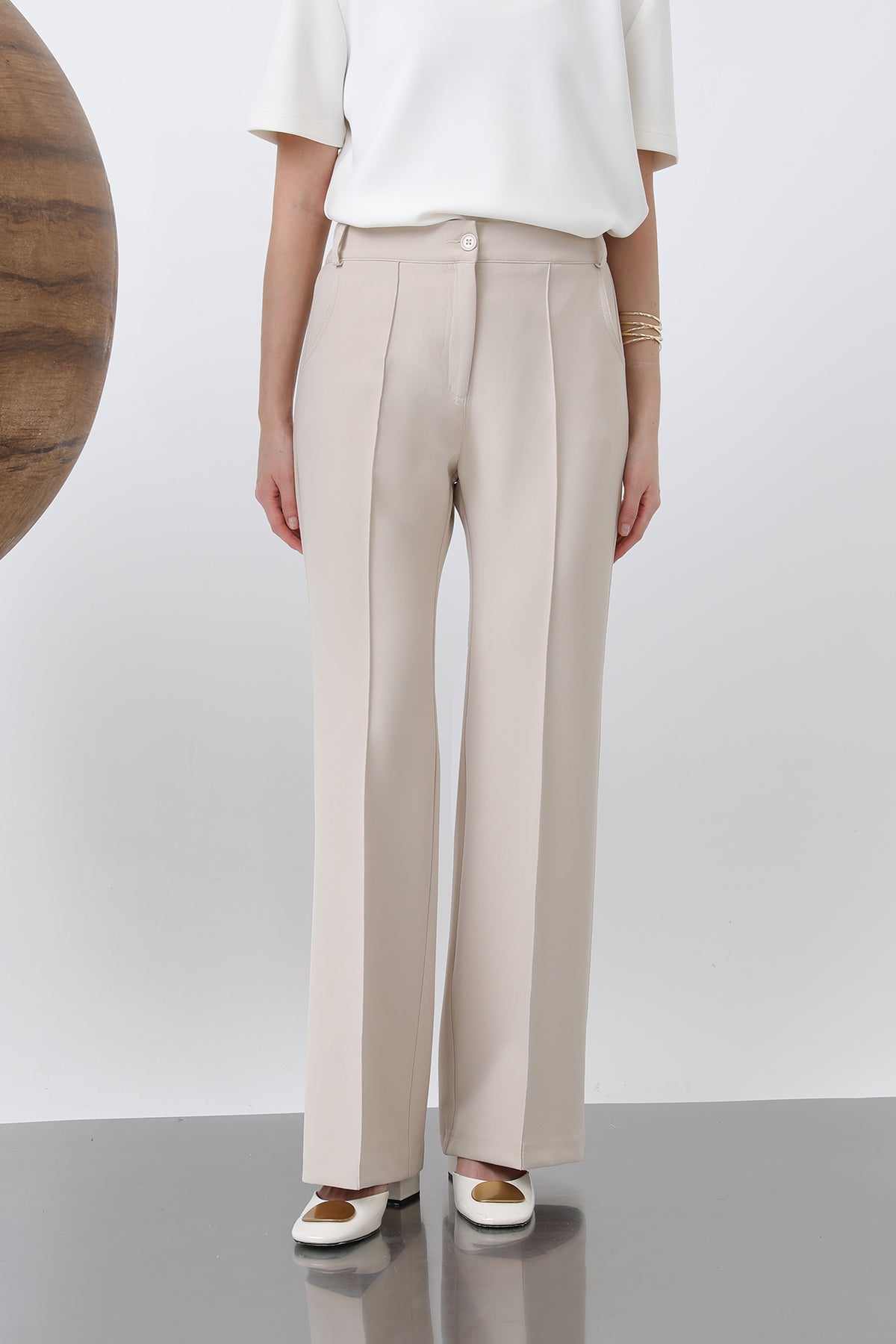 Beige ribbstickade byxor för kvinnor