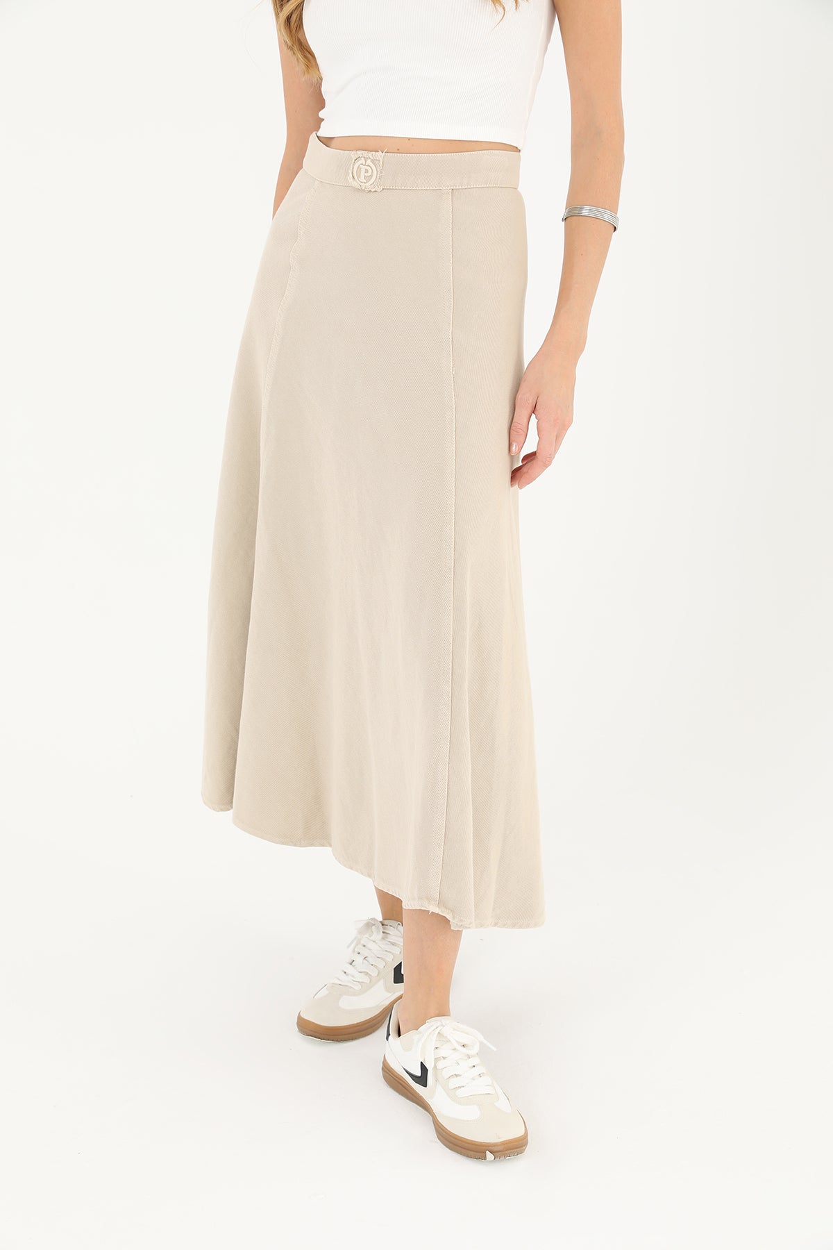 Kjol med broderad gabardin och utsvängd passform för kvinnor