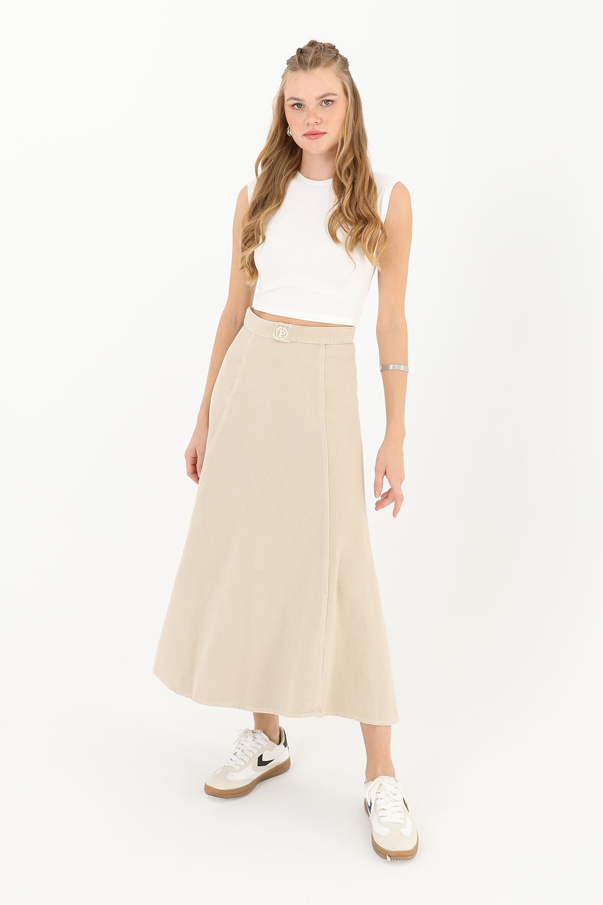 Kjol med broderad gabardin och utsvängd passform för kvinnor