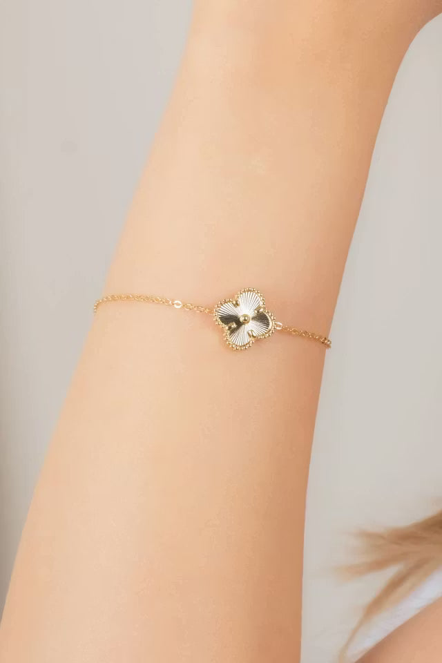 Minimalt blommönstrat stålarmband