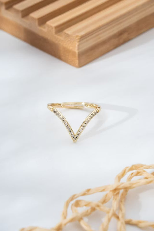 V-formad sten Detaljerad guldgul dam stålring