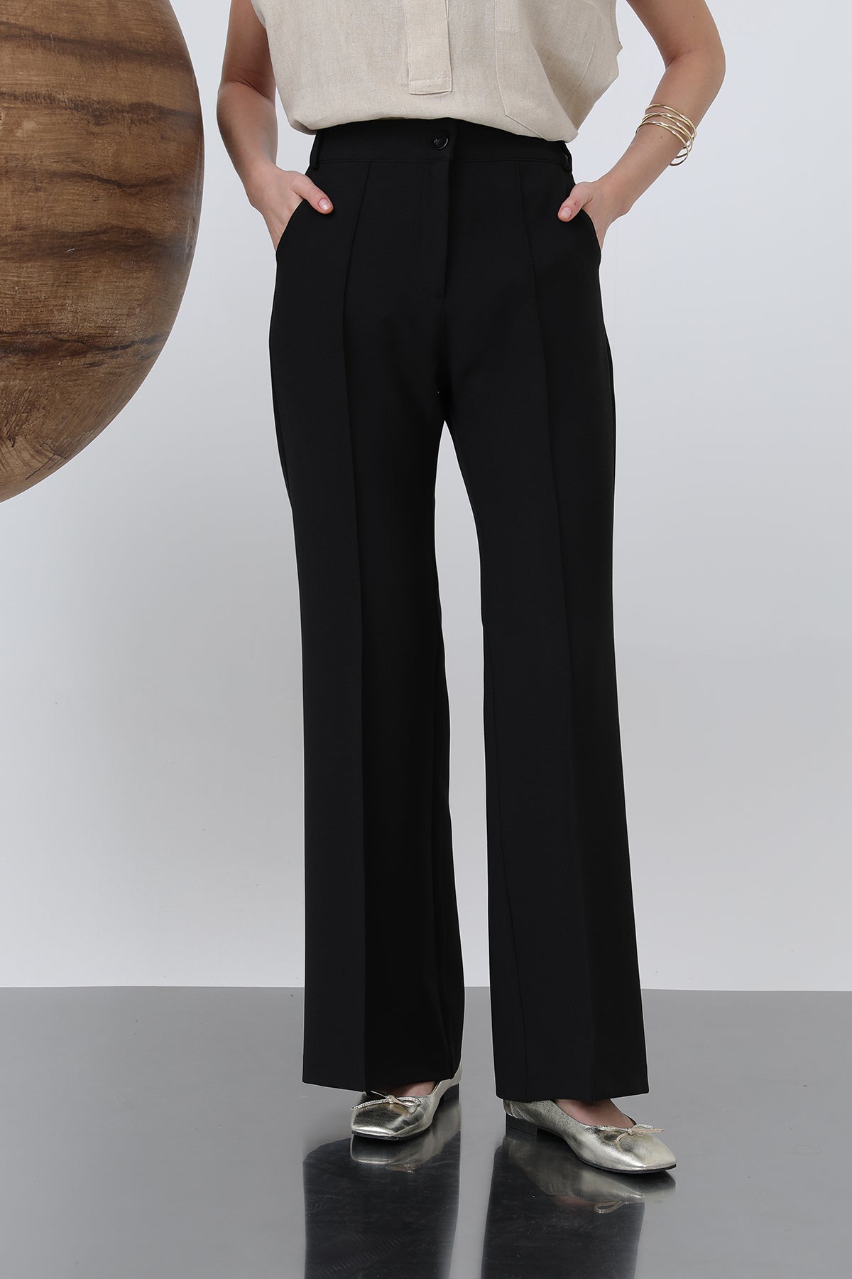 Marinblå ribbstickade byxor för kvinnor