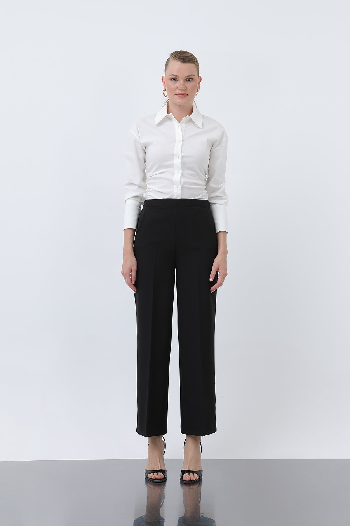 Rak skurna byxor för kvinnor svart