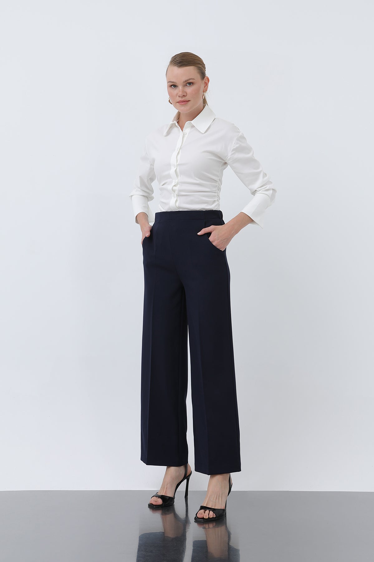 Rak skurna byxor för kvinnor mörkblå