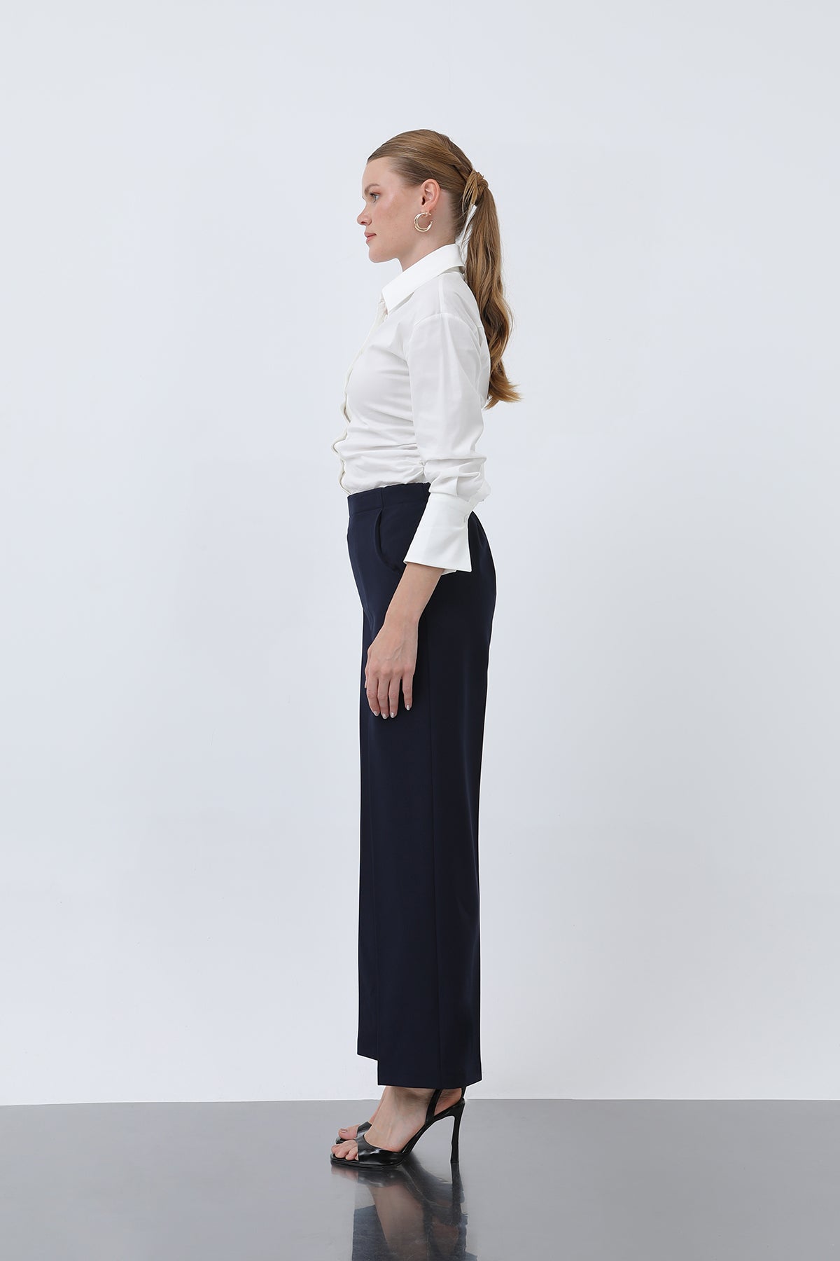 Rak skurna byxor för kvinnor mörkblå