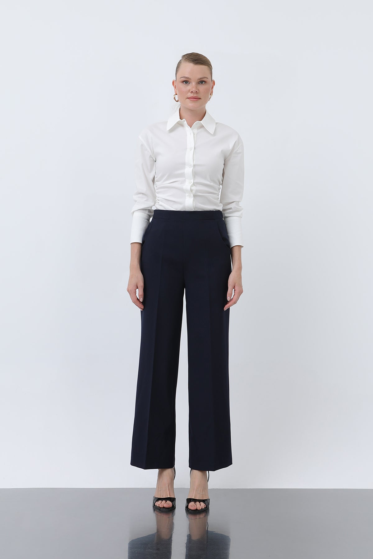 Rak skurna byxor för kvinnor mörkblå