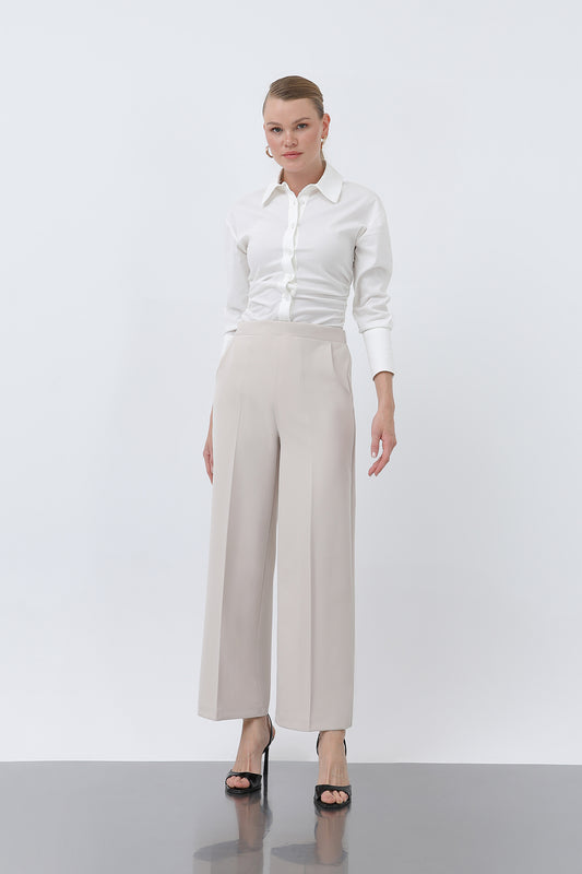 Rak skurna byxor för kvinnor beige