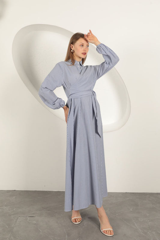 Randig klänning med knytdetalj