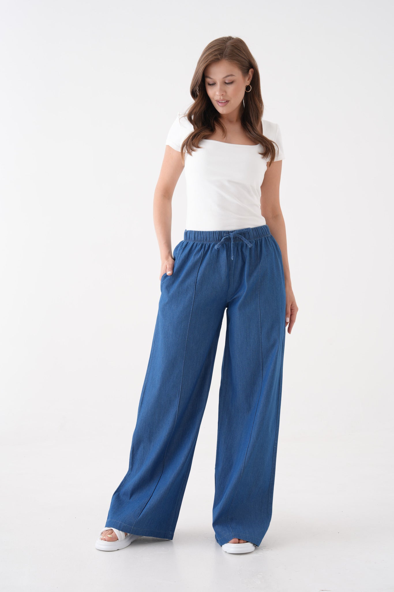 Blå vida byxor