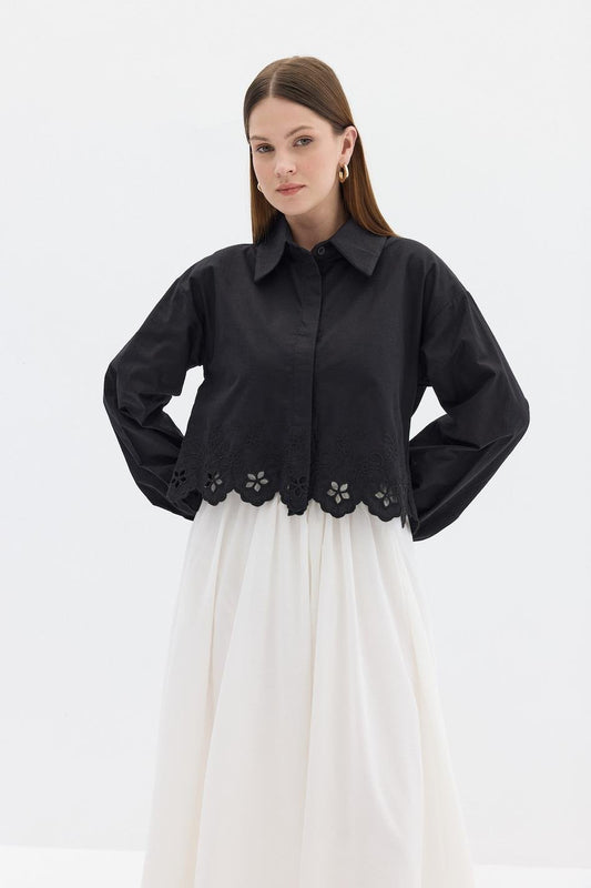 Broderad linneskjorta svart