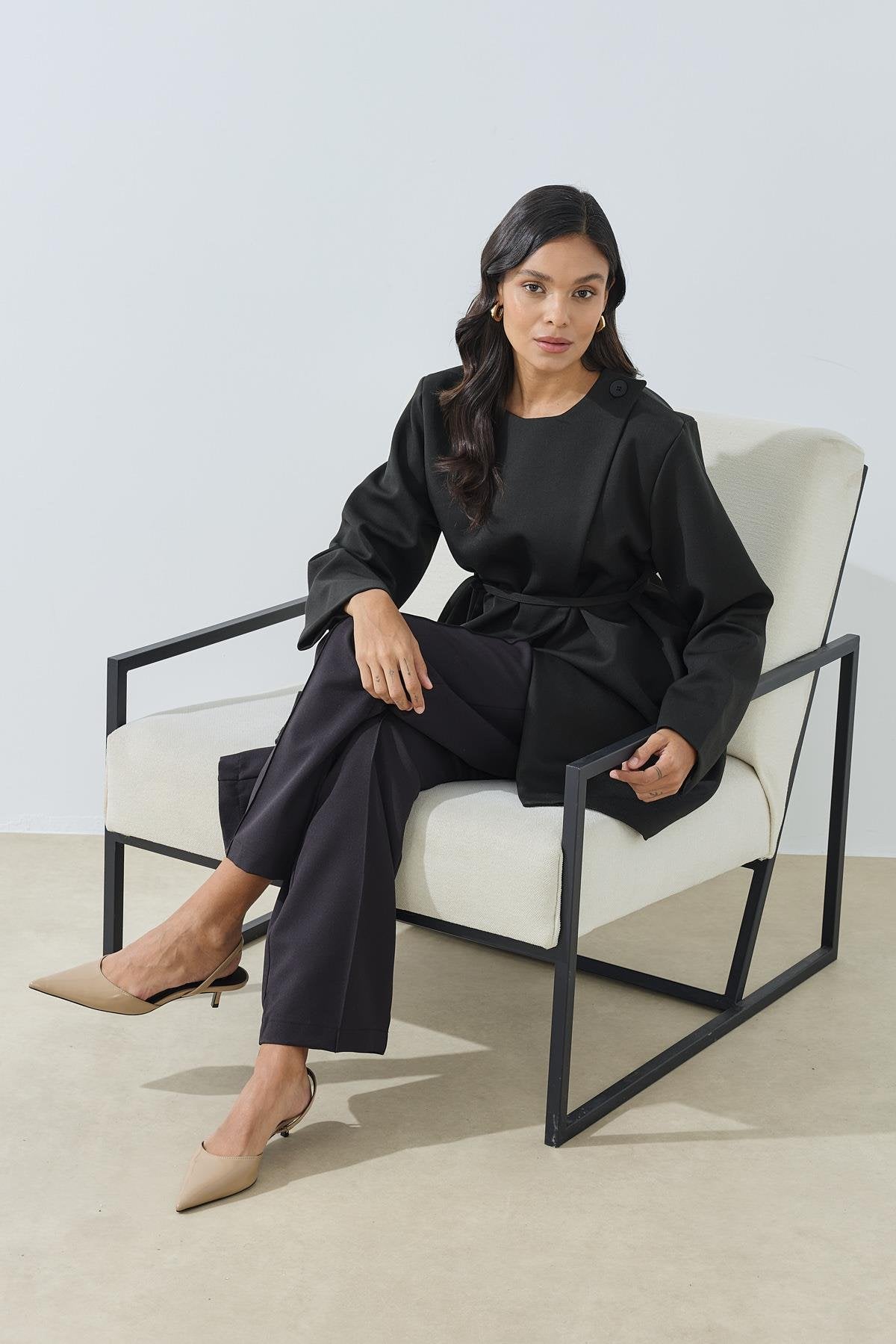 Asymmetrisk stängning svart tunik jacka