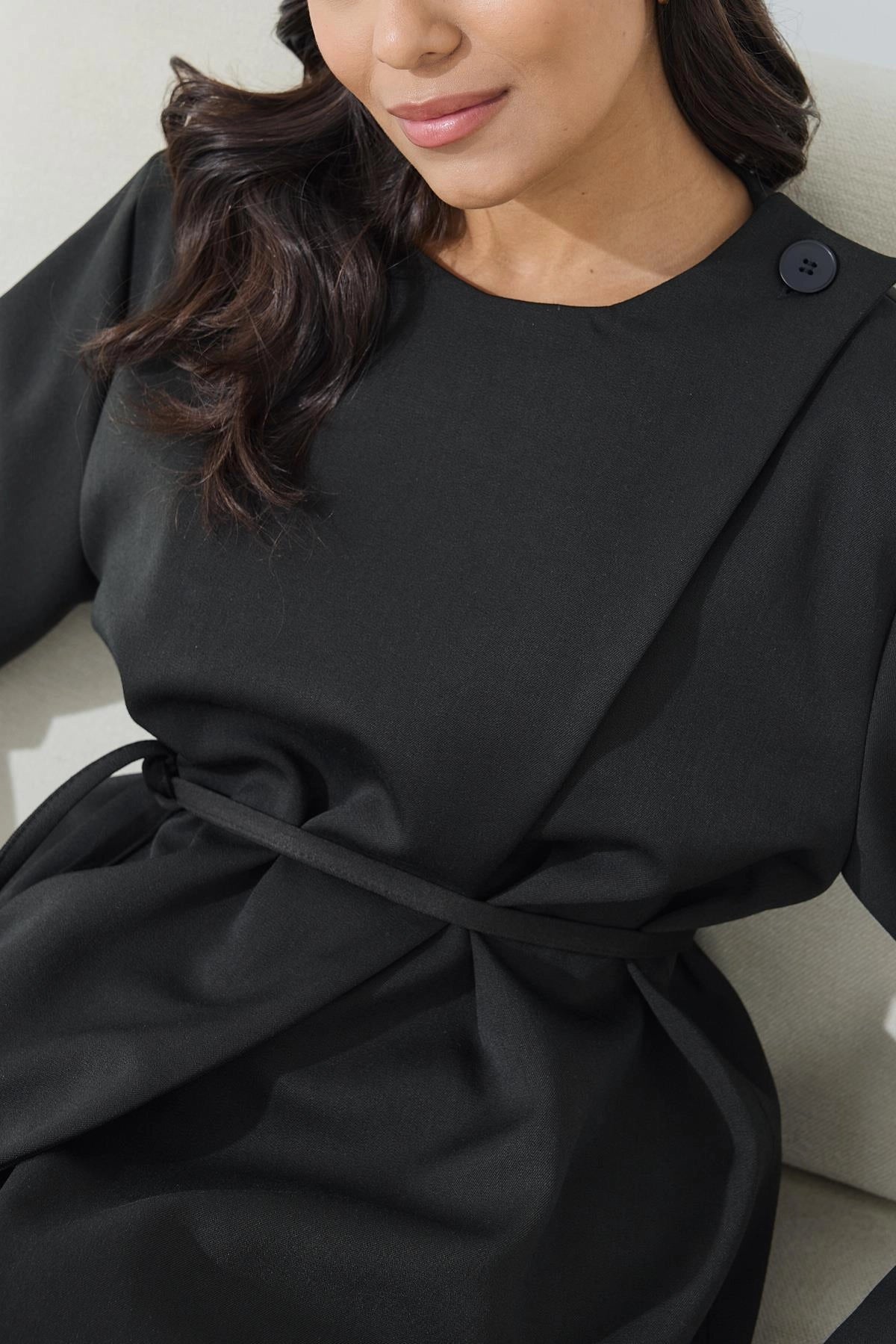 Asymmetrisk stängning svart tunik jacka