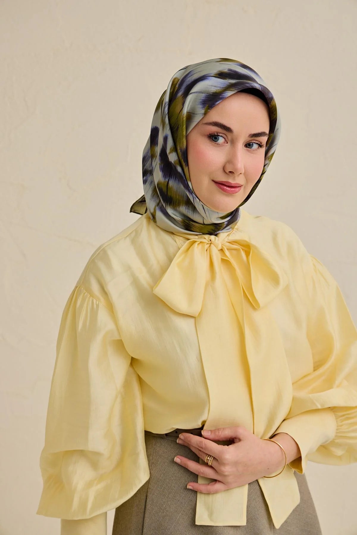 Twill İpek Eşarp Soyut Çiçek Desen Bebe Mavi 90x90