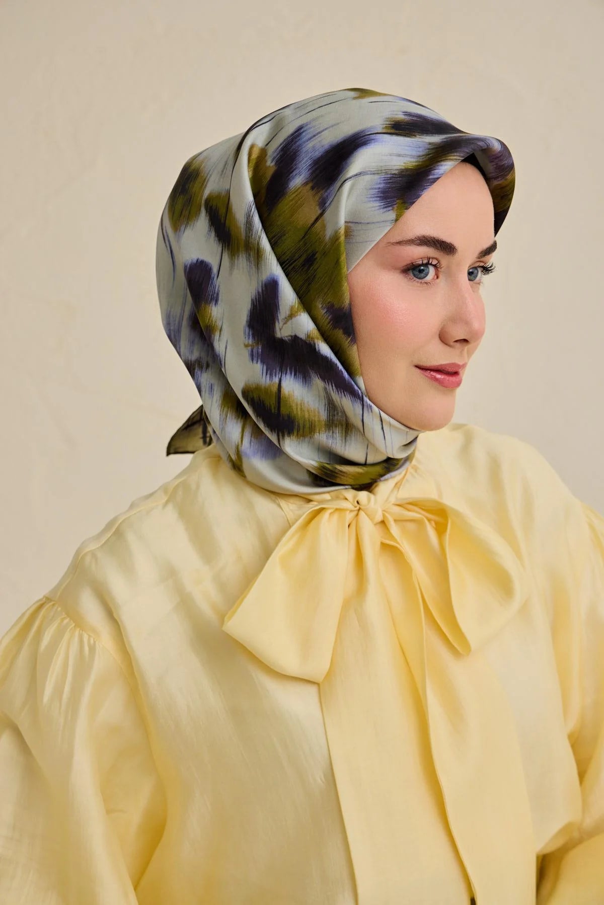 Twill İpek Eşarp Soyut Çiçek Desen Bebe Mavi 90x90