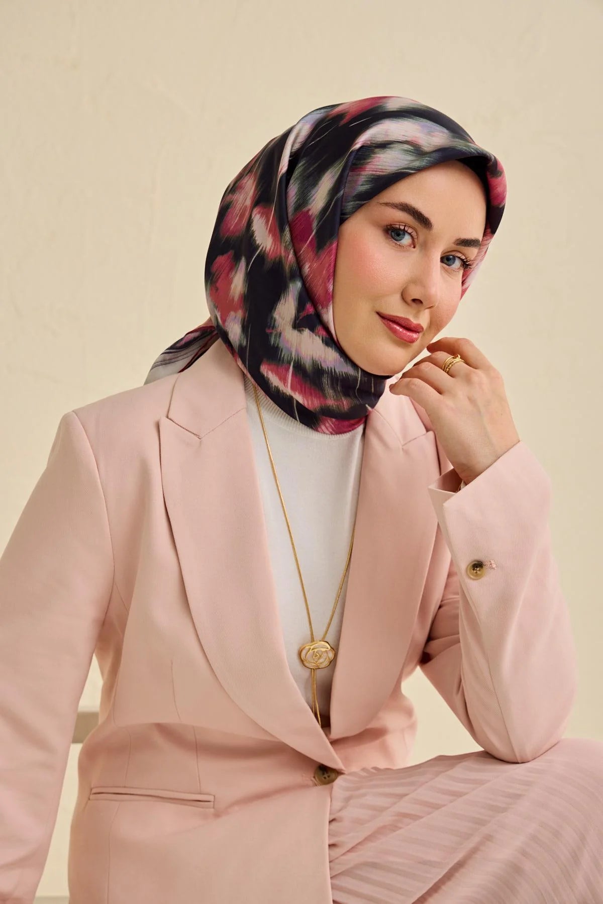Twill İpek Eşarp Soyut Çiçek Desen Siyah 90x90